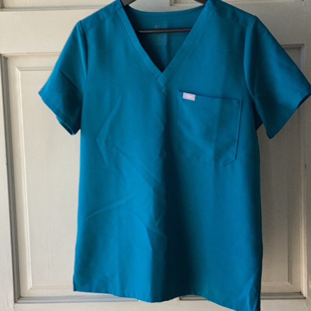 New Figs One Pocket Top